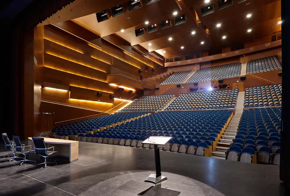 texarta-tempo-21-usos-auditorios-beneficios-de-nuestras-telas-para-auditorios